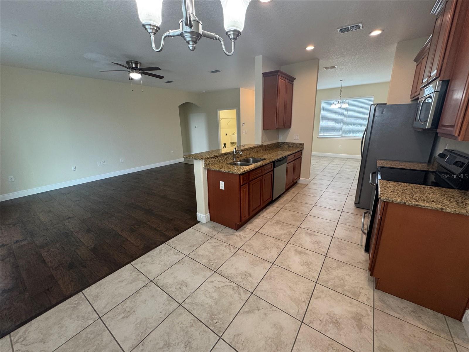 EMERALD POND SUB - Residential Lease