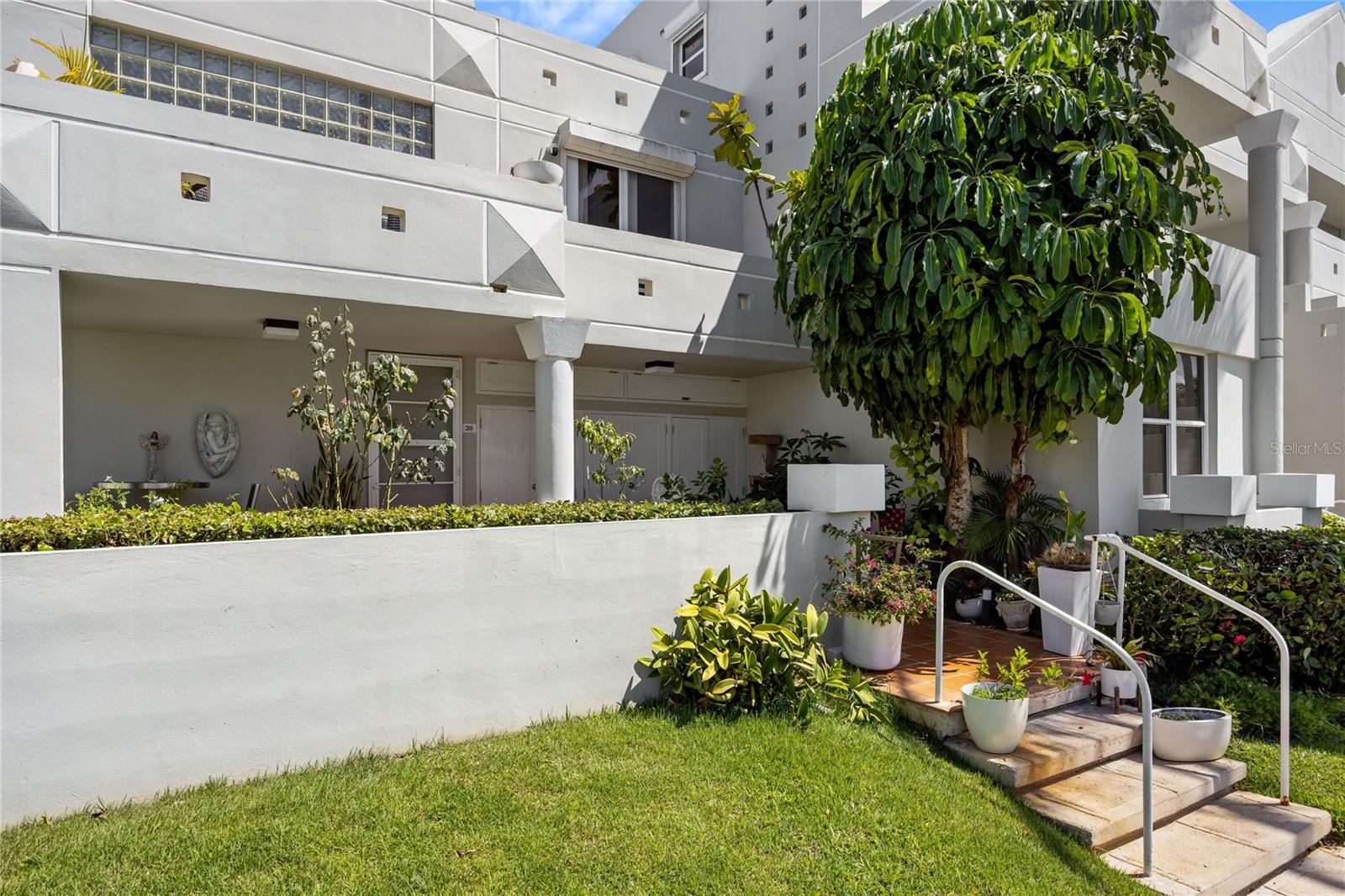 COSTA DORADA - Residential