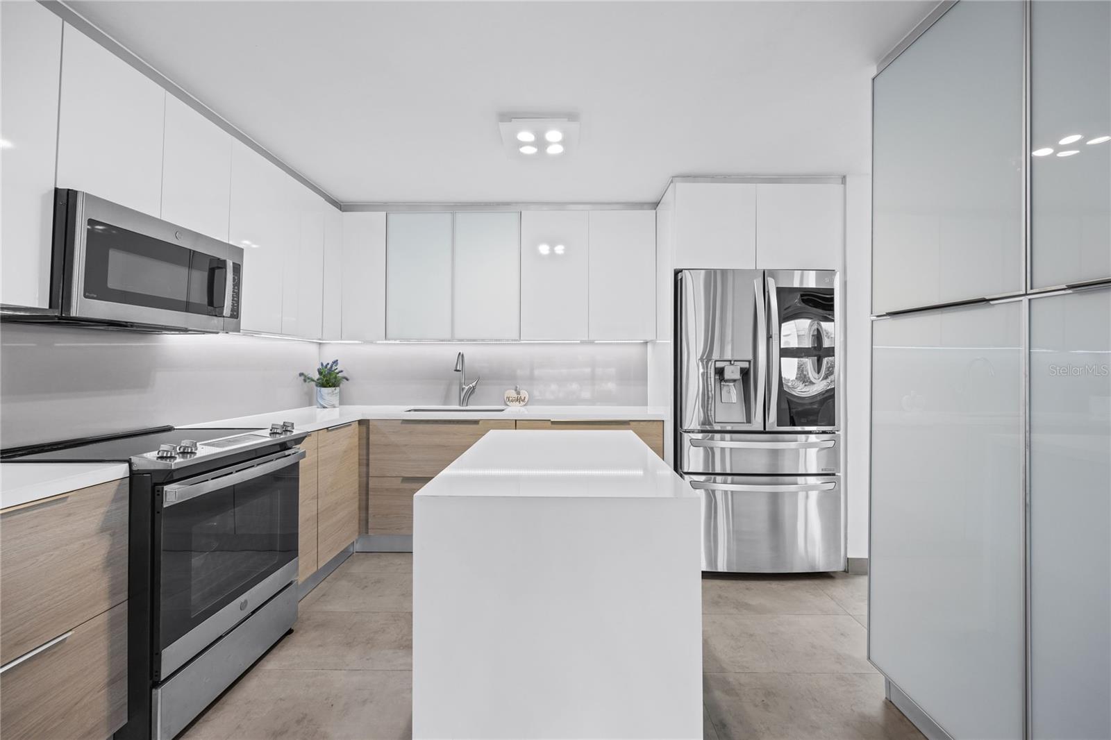 COSTA DORADA - Residential