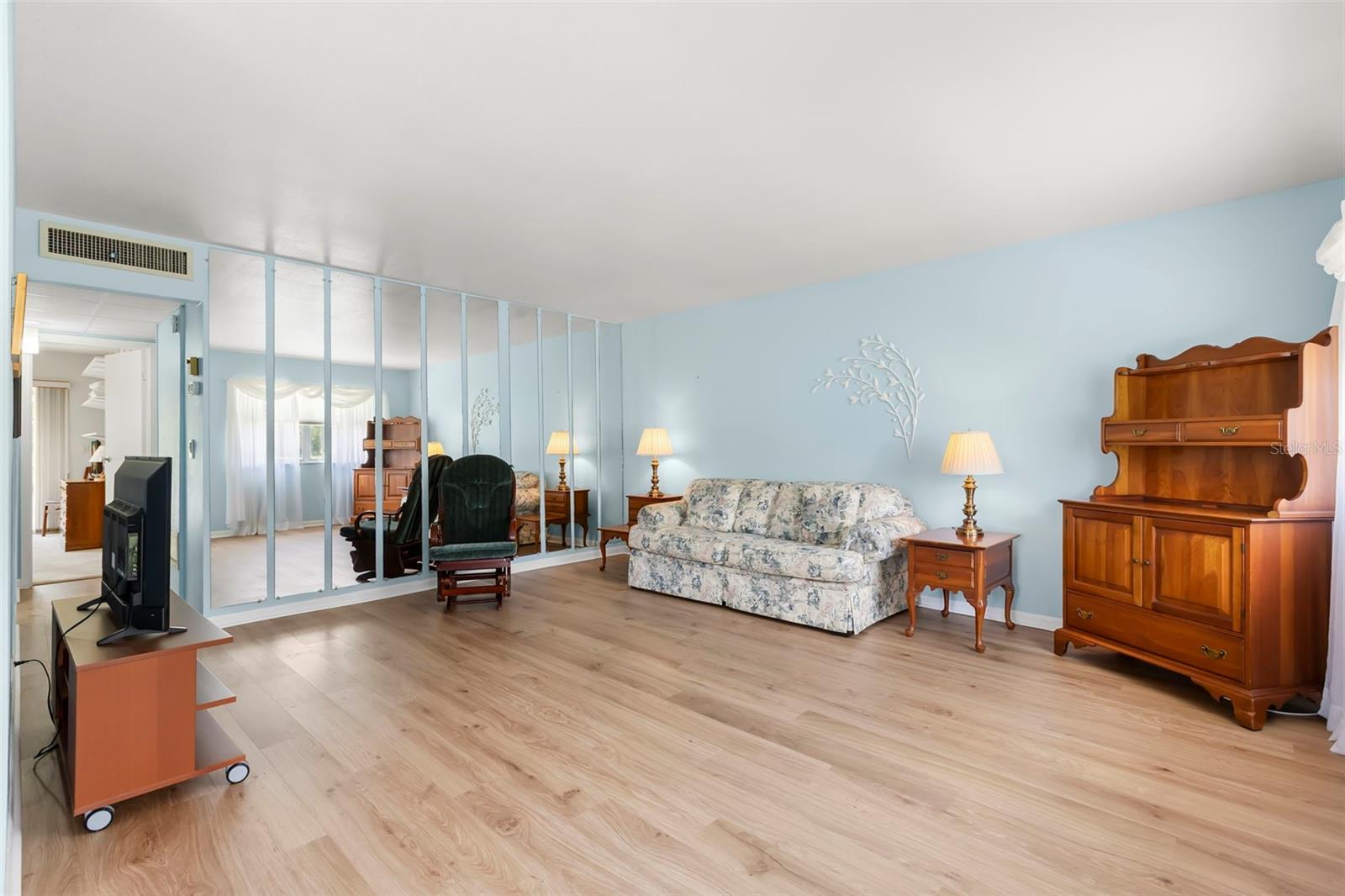 CAMBRIDGE J CONDO - Residential