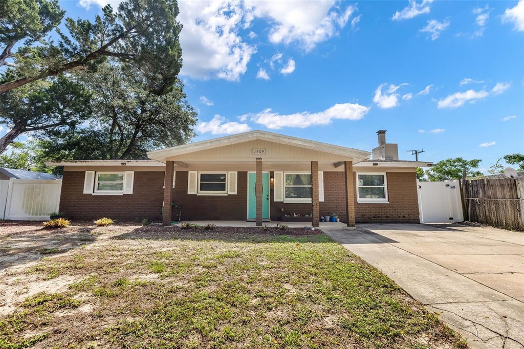 Photo of 1509 Primrose Lane, Daytona Beach, FL 32117 (MLS # FC319503)