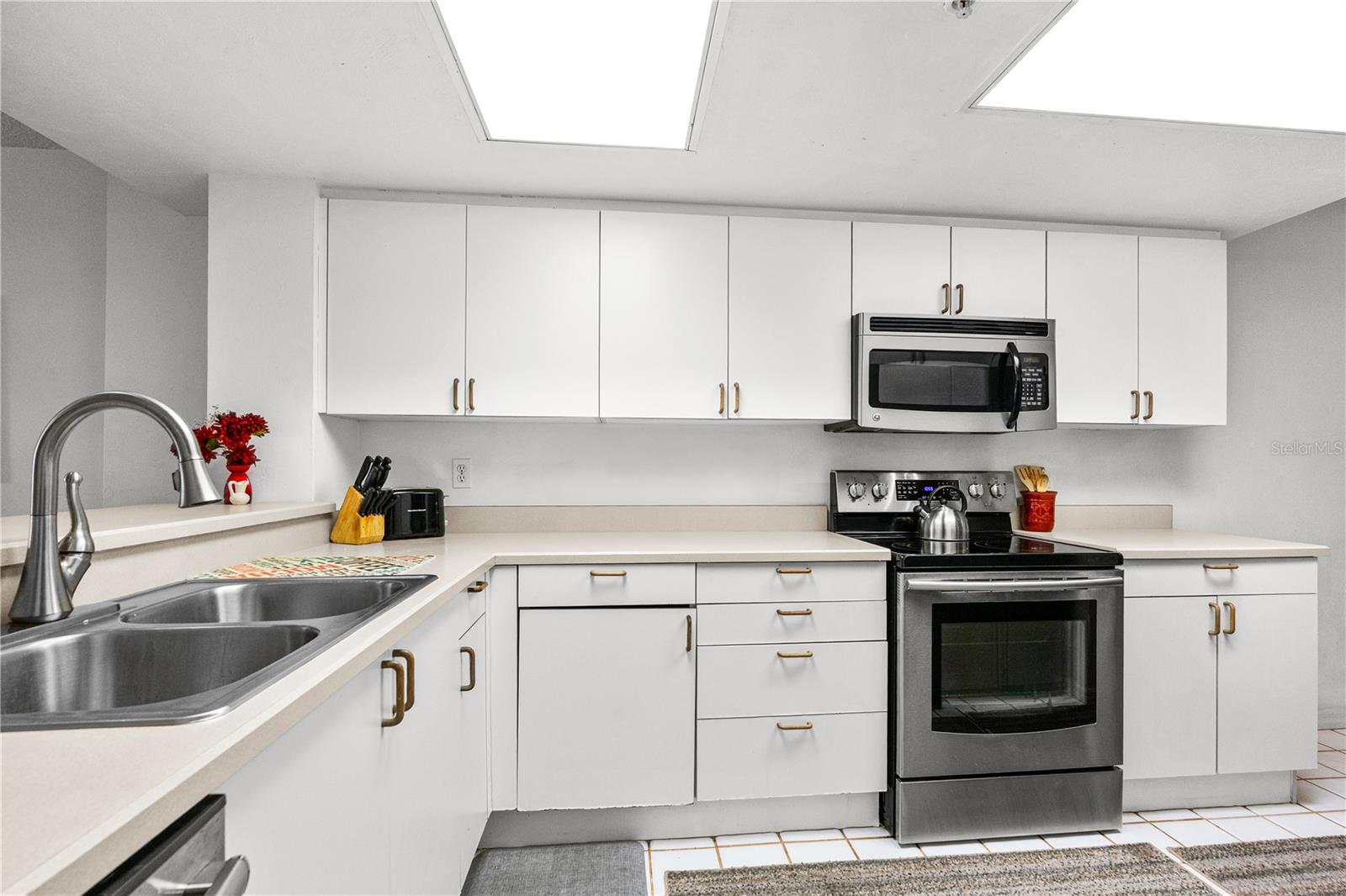 OCEANS CLOVERLEAF CONDO - Residential