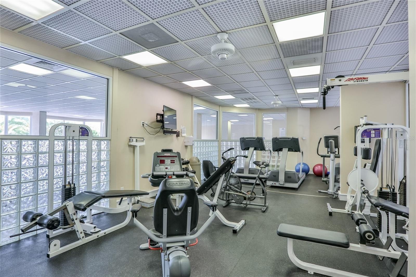 OCEANS CLOVERLEAF CONDO - Residential