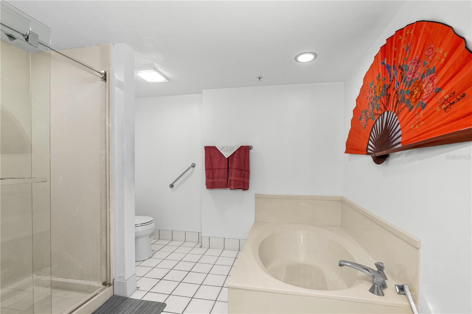 OCEANS CLOVERLEAF CONDO - Residential