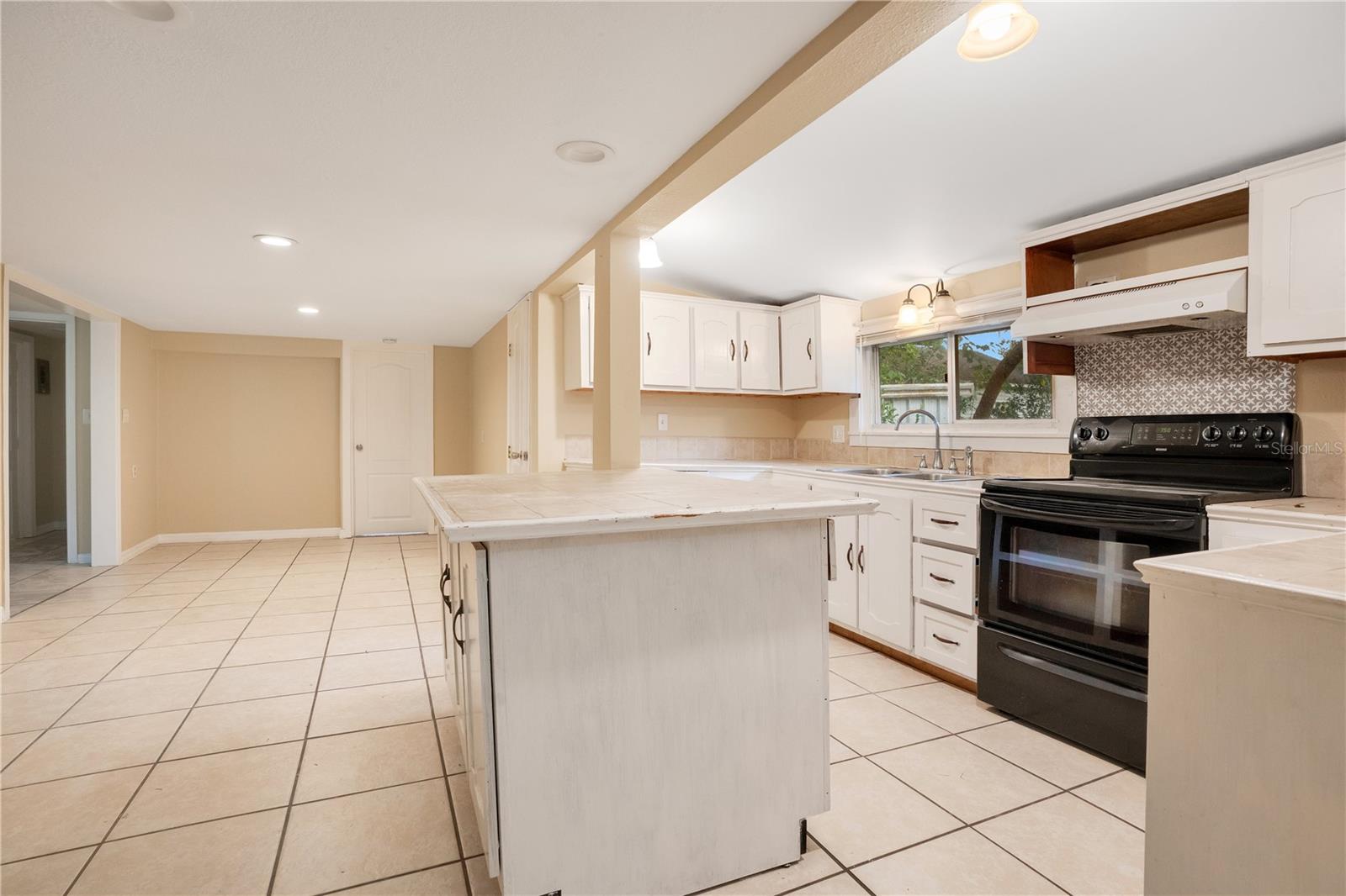 CARASTAL MANOR ADD - Residential Lease