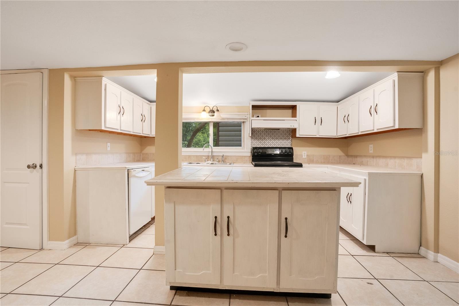 CARASTAL MANOR ADD - Residential Lease