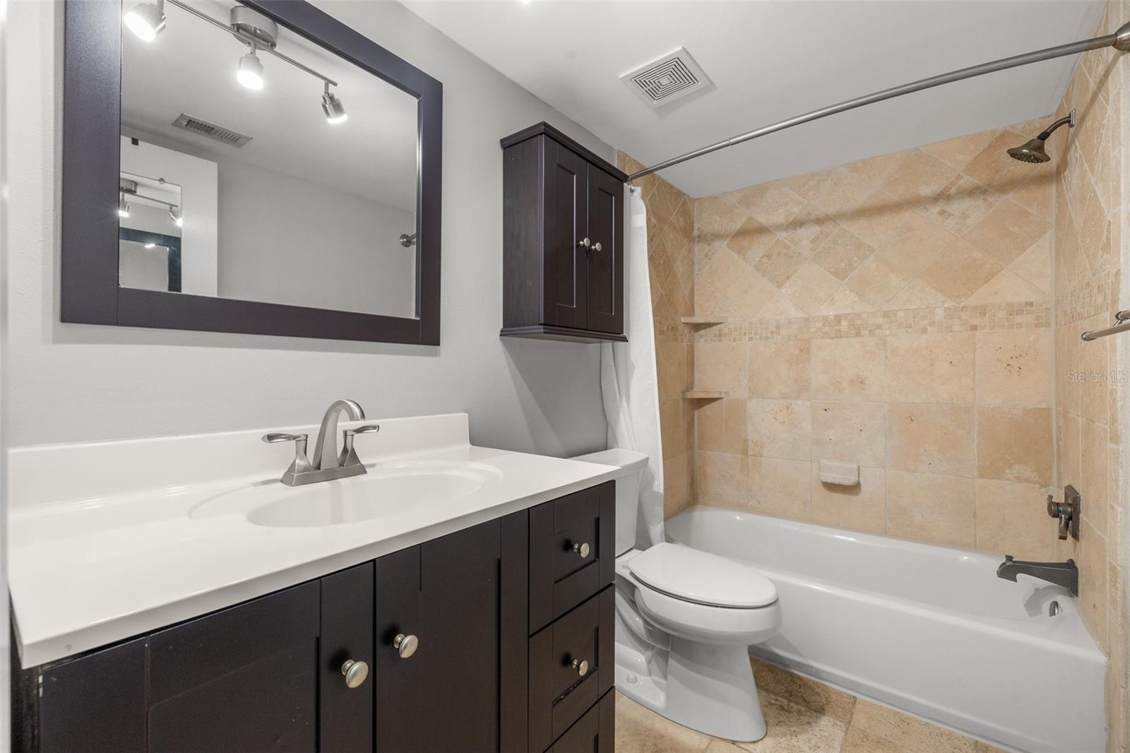 IMPERIAL OAKS CONDO - Residential Lease