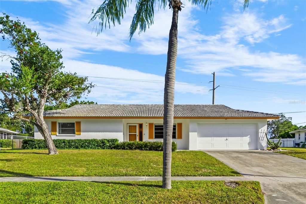 Photo of 6711 Roxbury Drive, Sarasota, FL 34231 (MLS # N6142177)