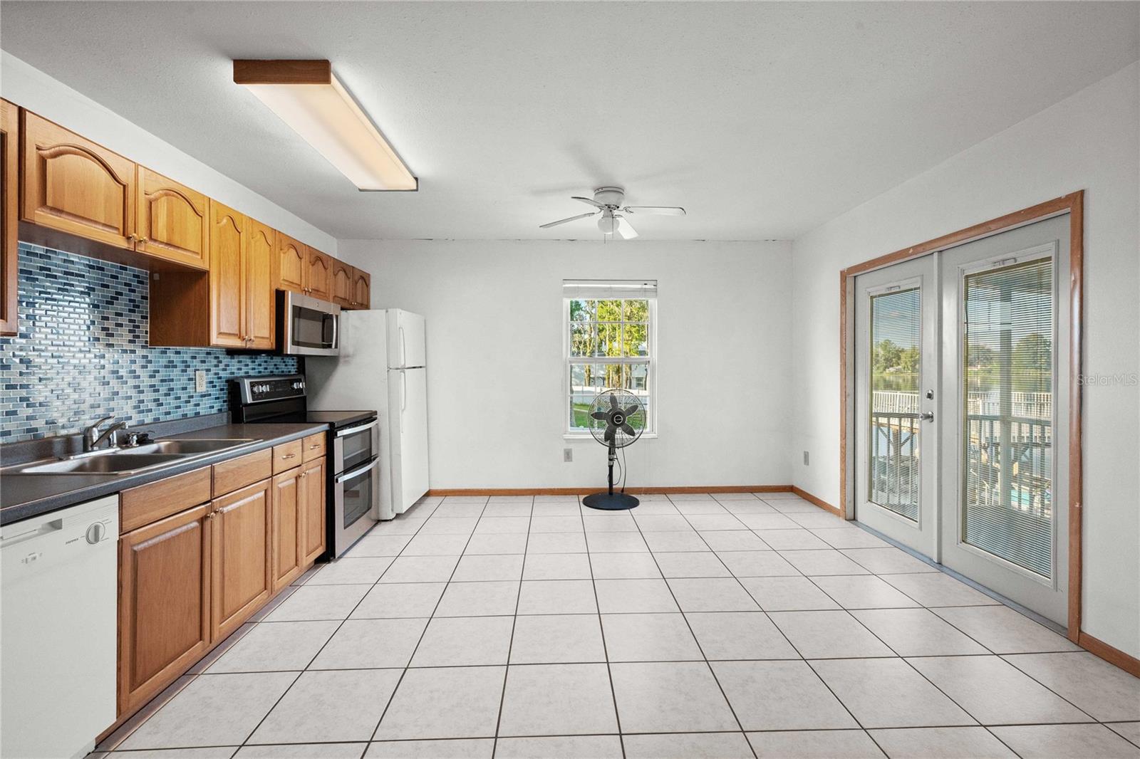 HIGHWAY LAKE ESTATES - Residential