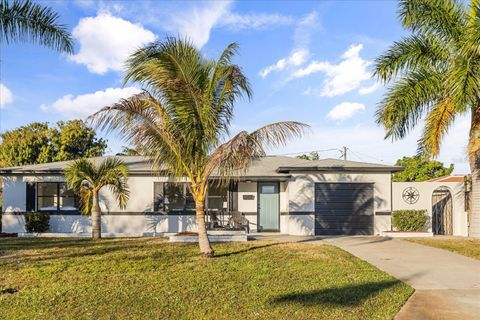 Photo of 6072 15th Way N, St Petersburg, FL 33703 (MLS # O6370575)