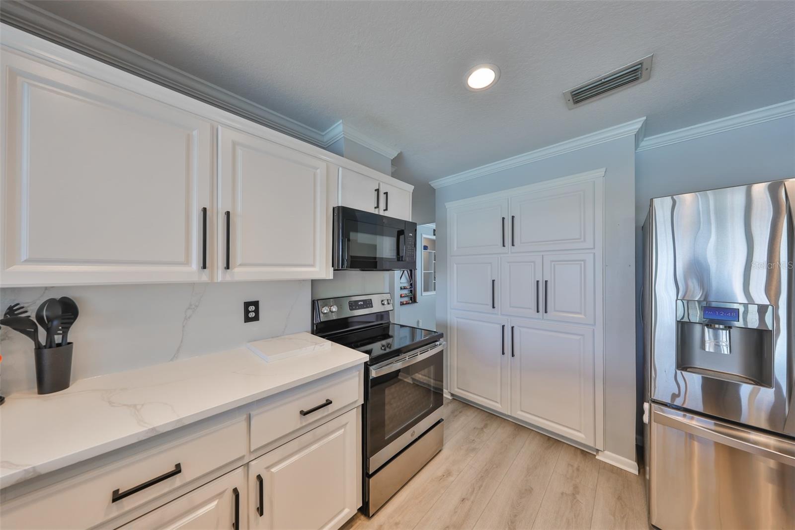 A RESUB OF A POR OF APOLLO - Residential Lease