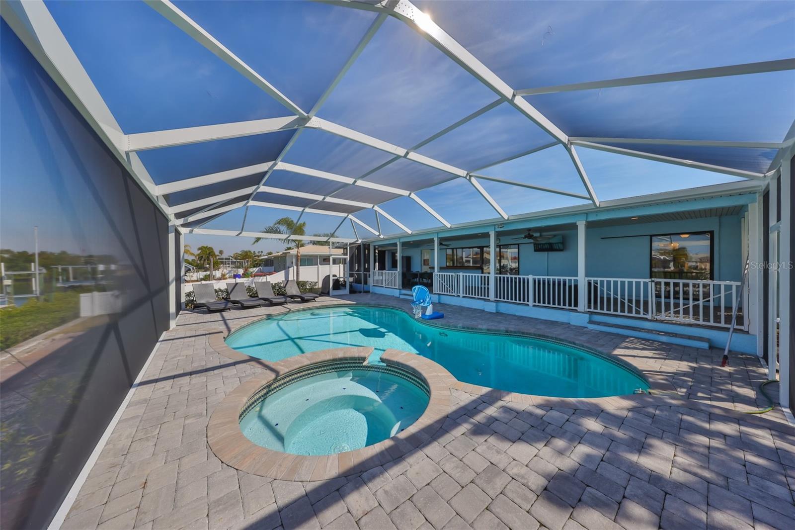 A RESUB OF A POR OF APOLLO - Residential Lease