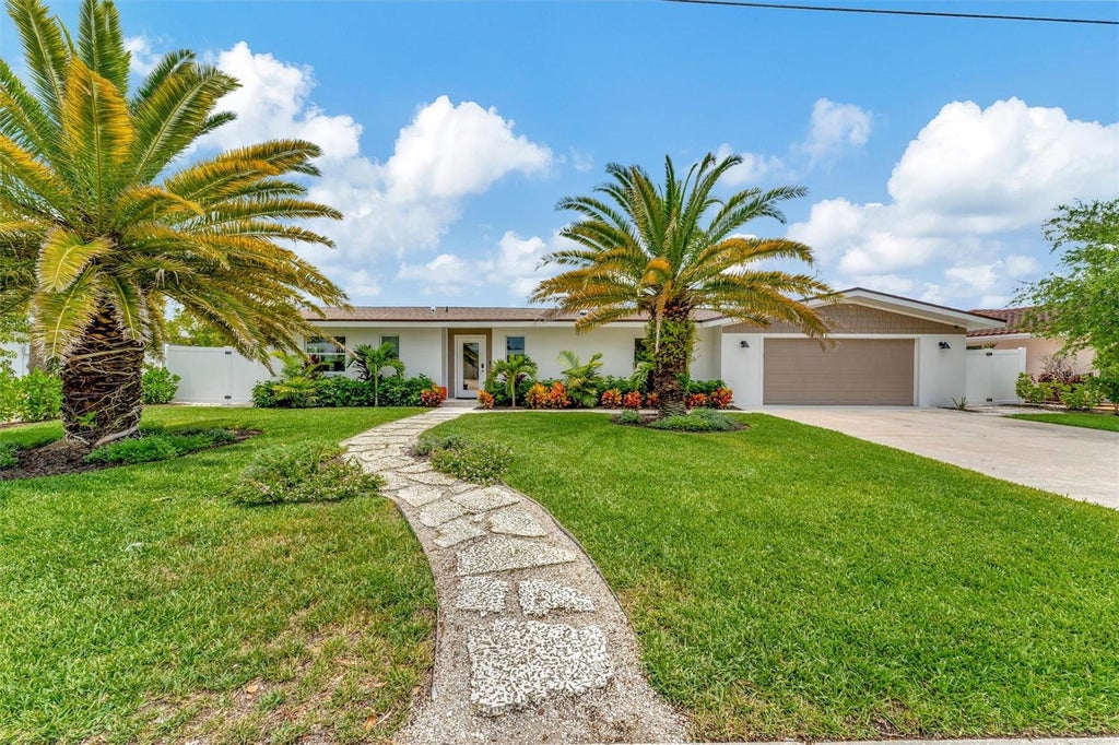 Photo of 10115 Kingfisher Road E, Bradenton, FL 34209 (MLS # A4710697)