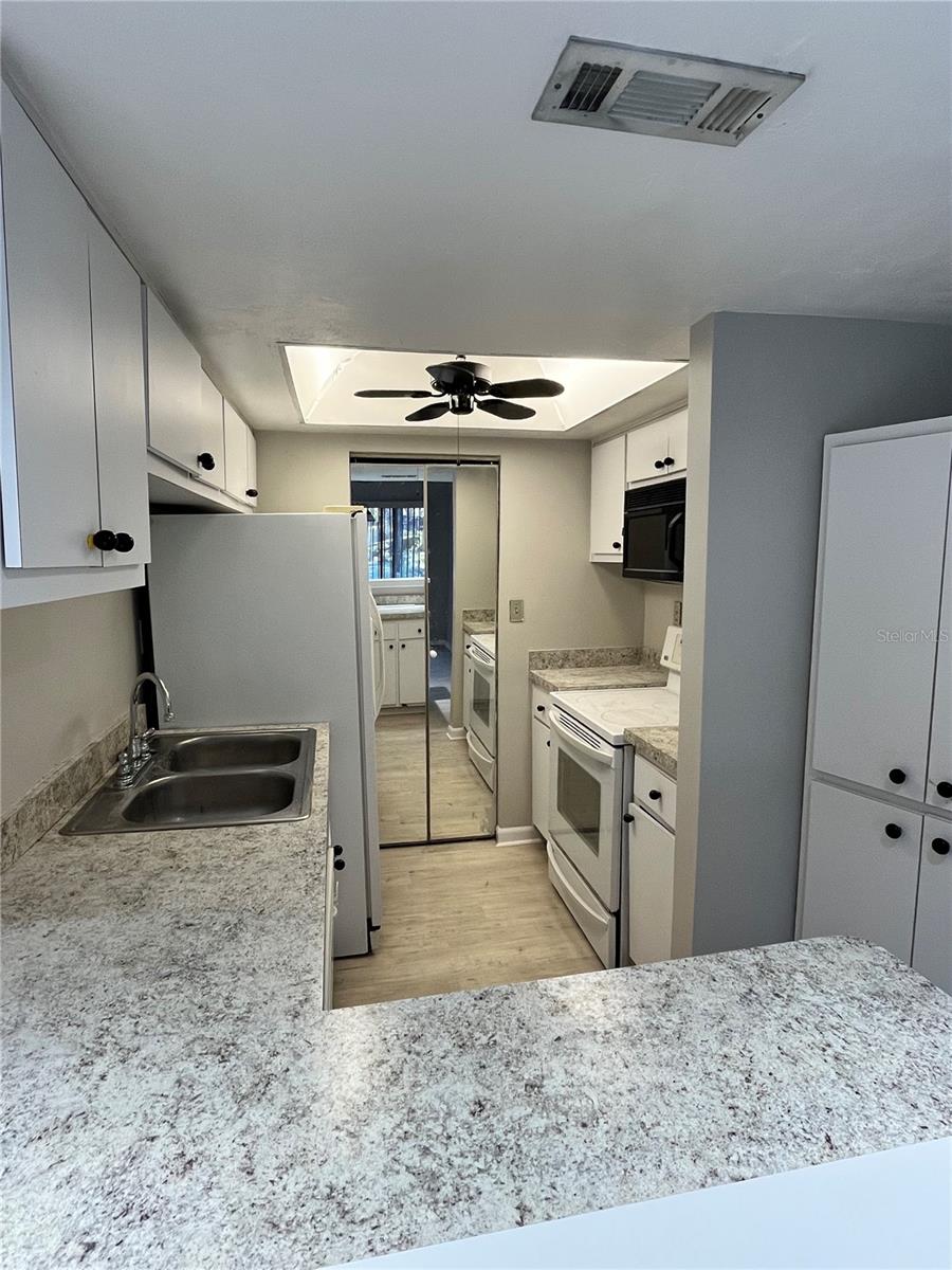 1805 E LENNOX ROAD E 1805