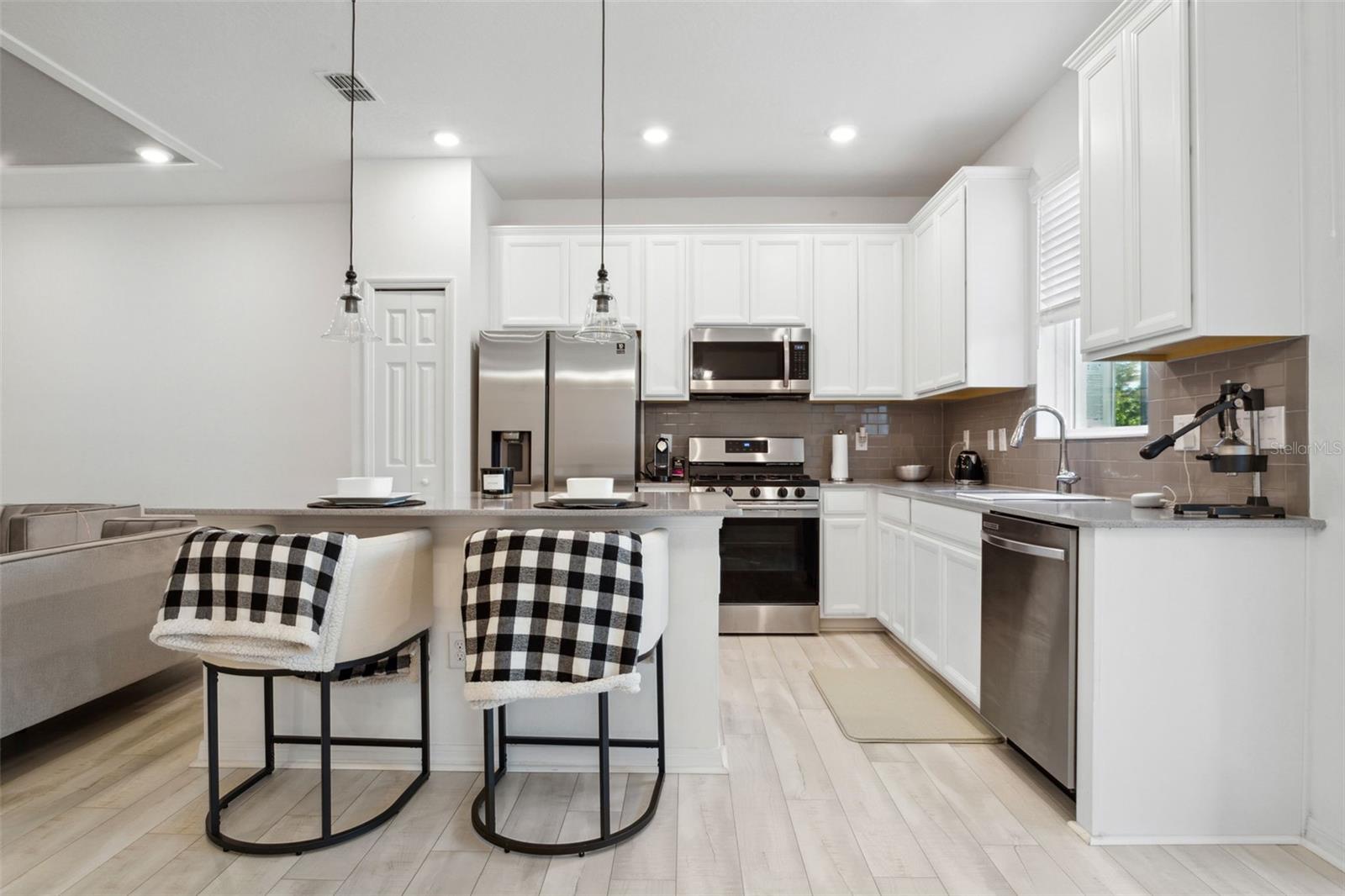 FISHHAWK RANCH WEST TWNHMS - Residential