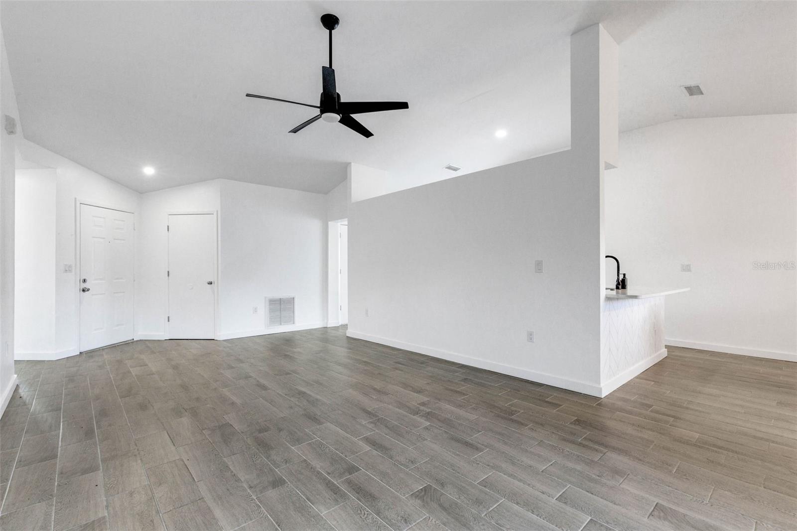 BRADEN RIVER LAKES - Residential