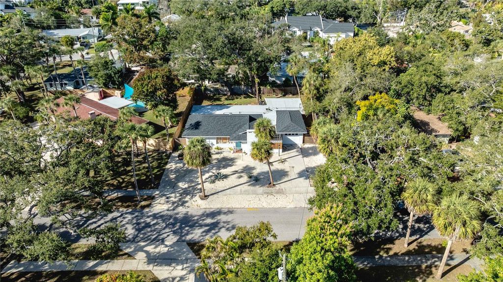 Photo of 2019 Chippawa Place, Sarasota, FL 34234 (MLS # A4685039)