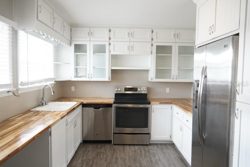 1761 SIESTA DRIVE, SARASOTA, FL, 34239 3 1761 SIESTA DRIVE