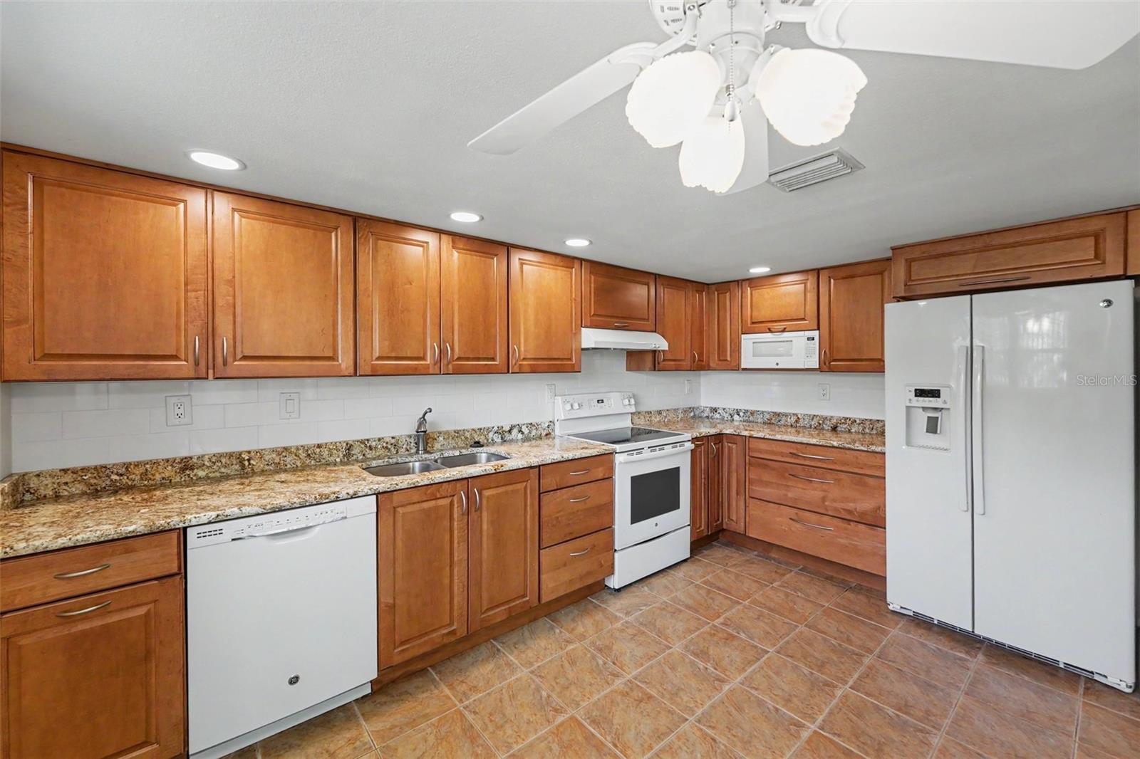 EAST LAKE WOODLANDS CLUSTER HOMES - Residential
