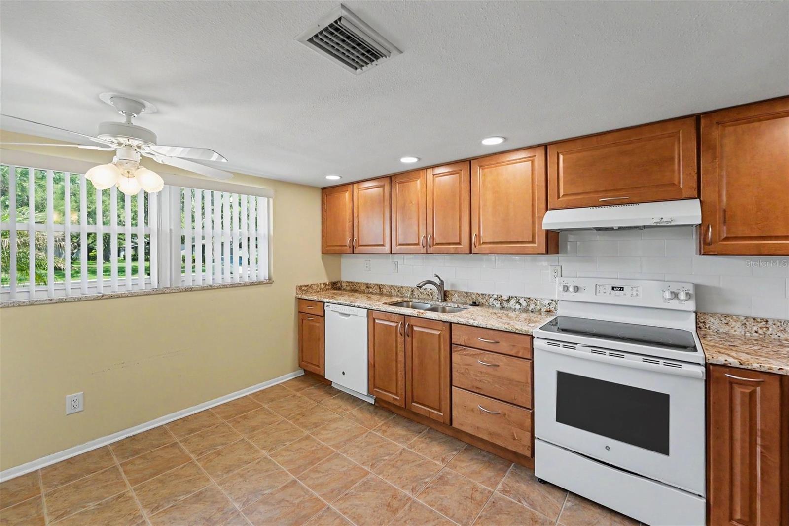 EAST LAKE WOODLANDS CLUSTER HOMES - Residential