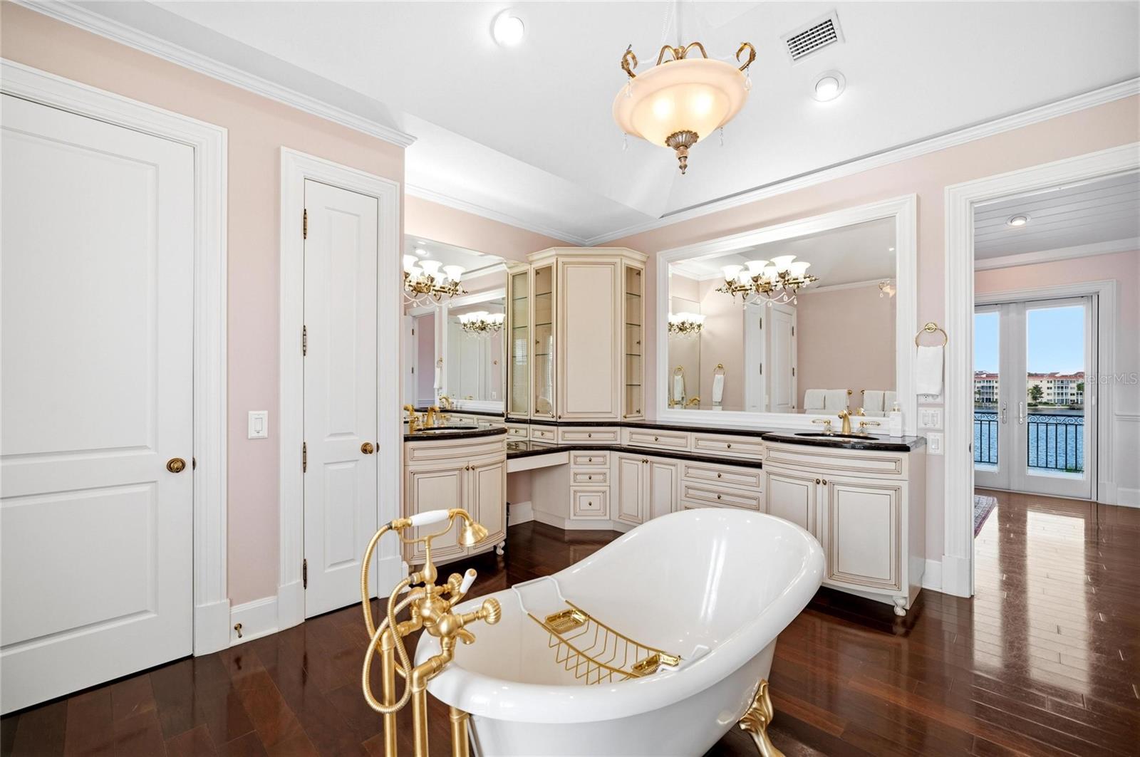 PINE SHORES ESTATE 7TH SEC - Residential