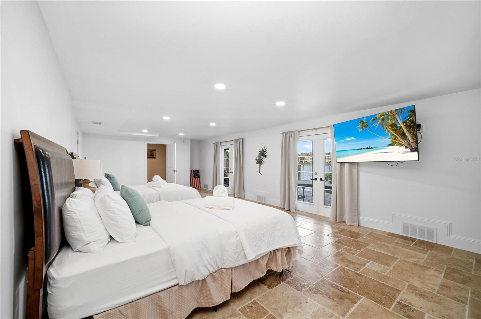 PINE SHORES ESTATE 7TH SEC - Residential