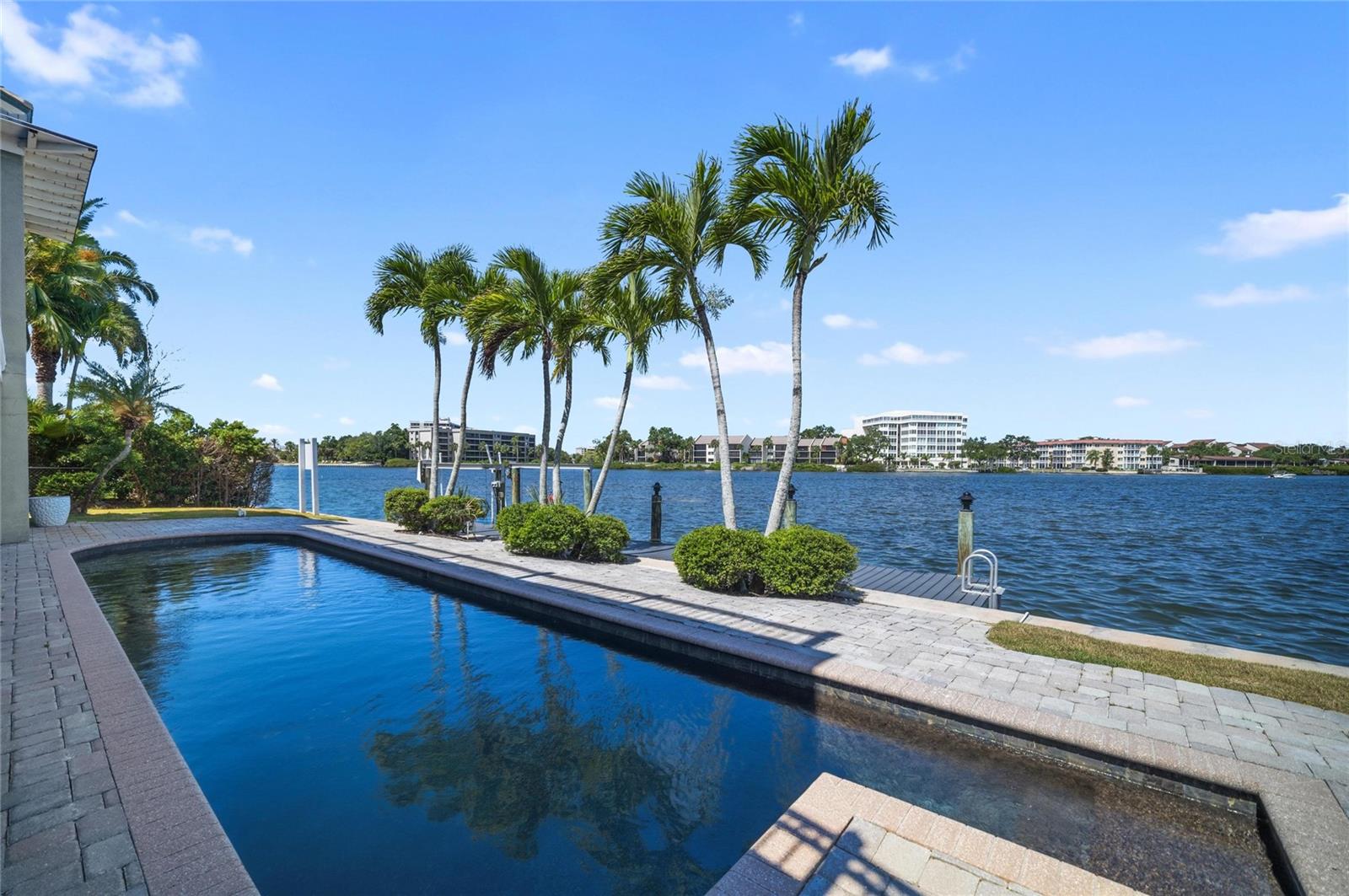 PINE SHORES ESTATE 7TH SEC - Residential