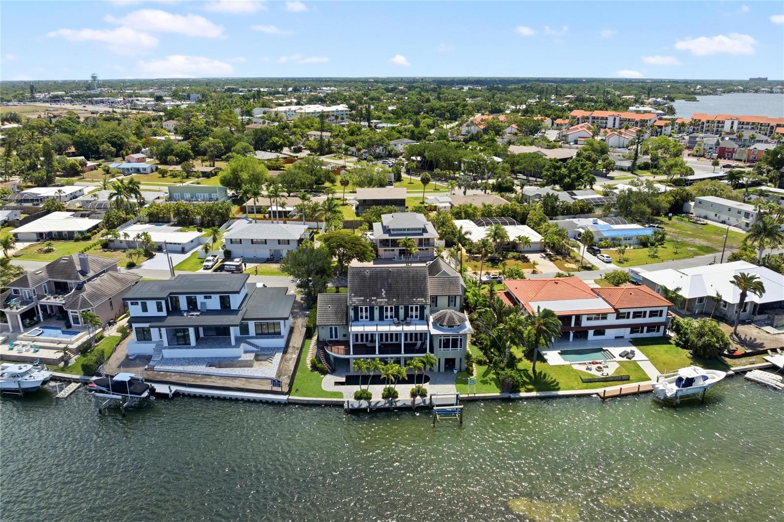 PINE SHORES ESTATE 7TH SEC - Residential