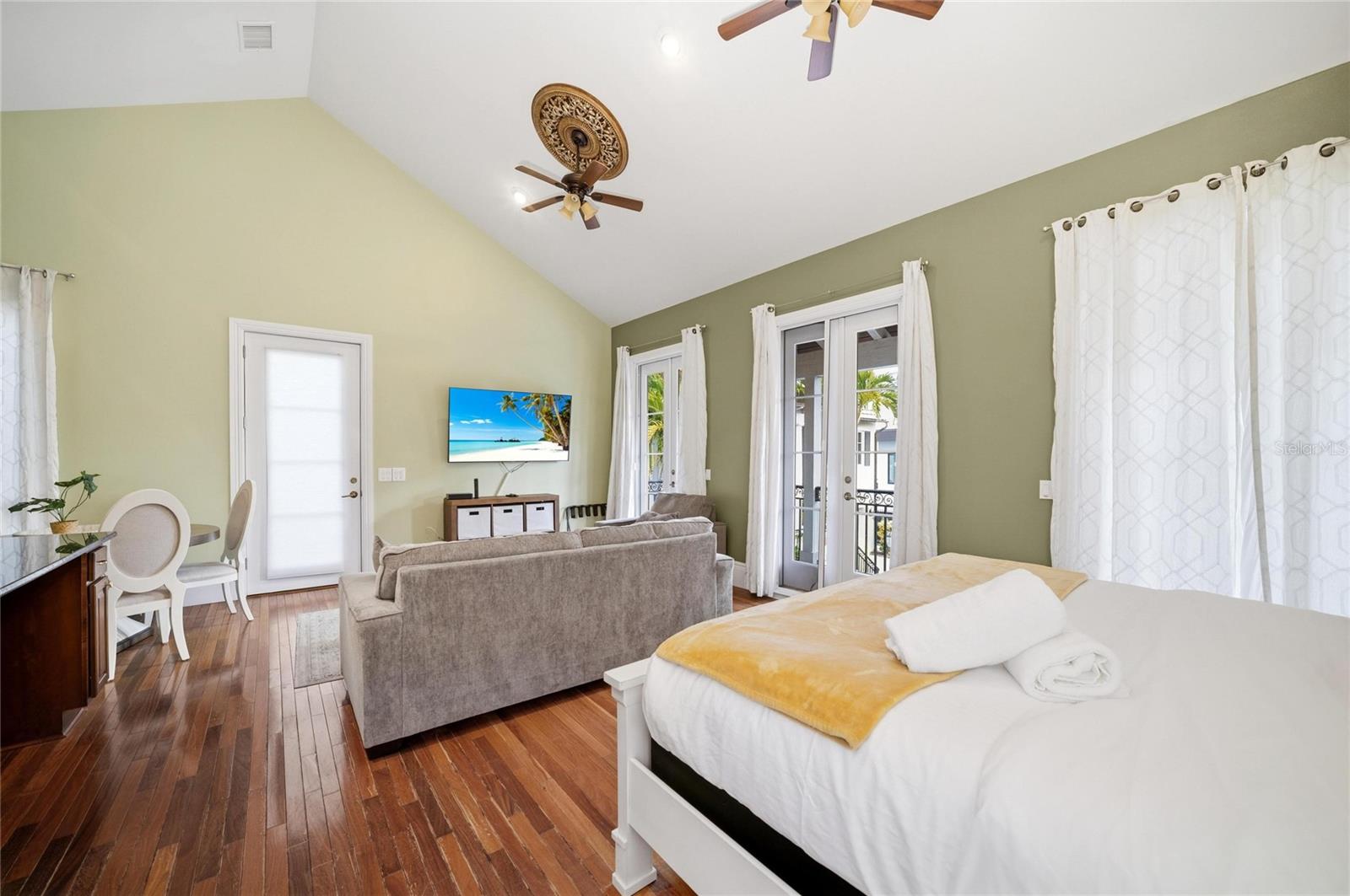 PINE SHORES ESTATE 7TH SEC - Residential