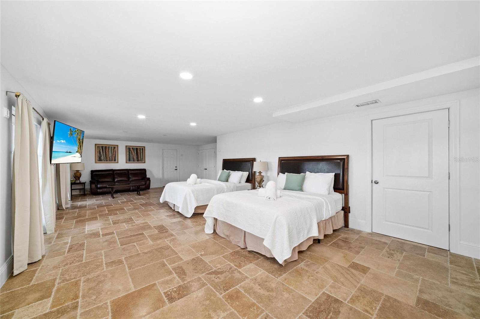 PINE SHORES ESTATE 7TH SEC - Residential