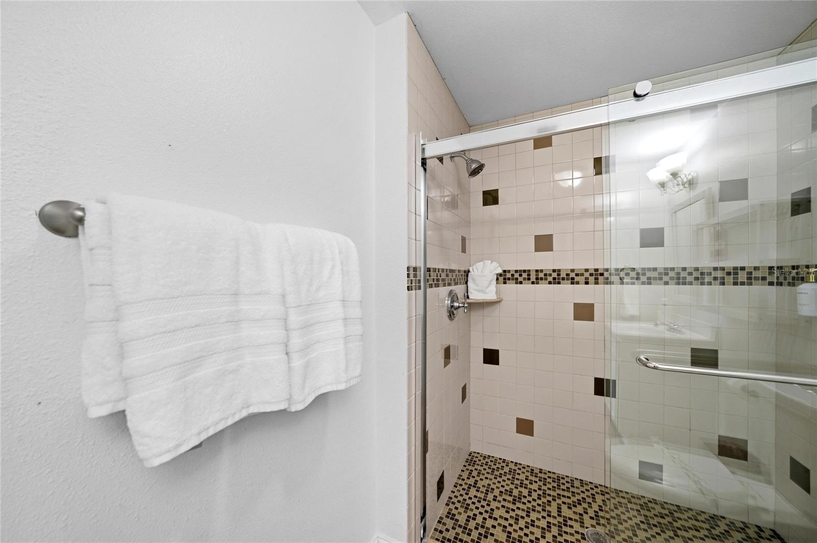 PINE SHORES ESTATE 7TH SEC - Residential