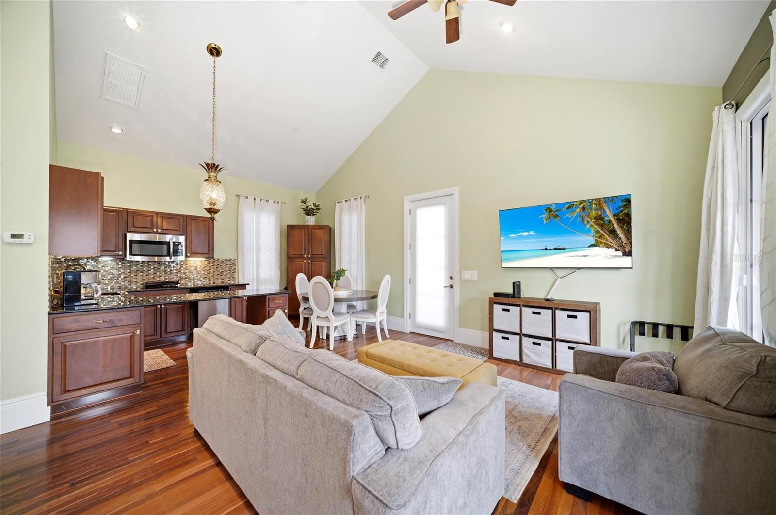 PINE SHORES ESTATE 7TH SEC - Residential