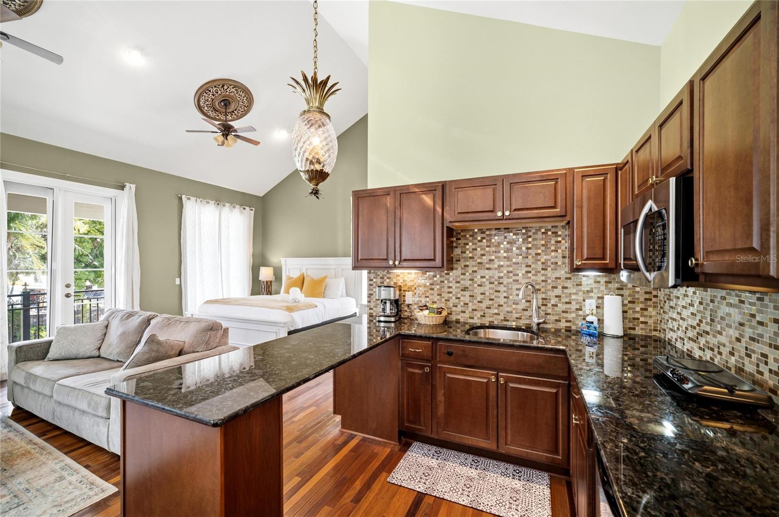 PINE SHORES ESTATE 7TH SEC - Residential