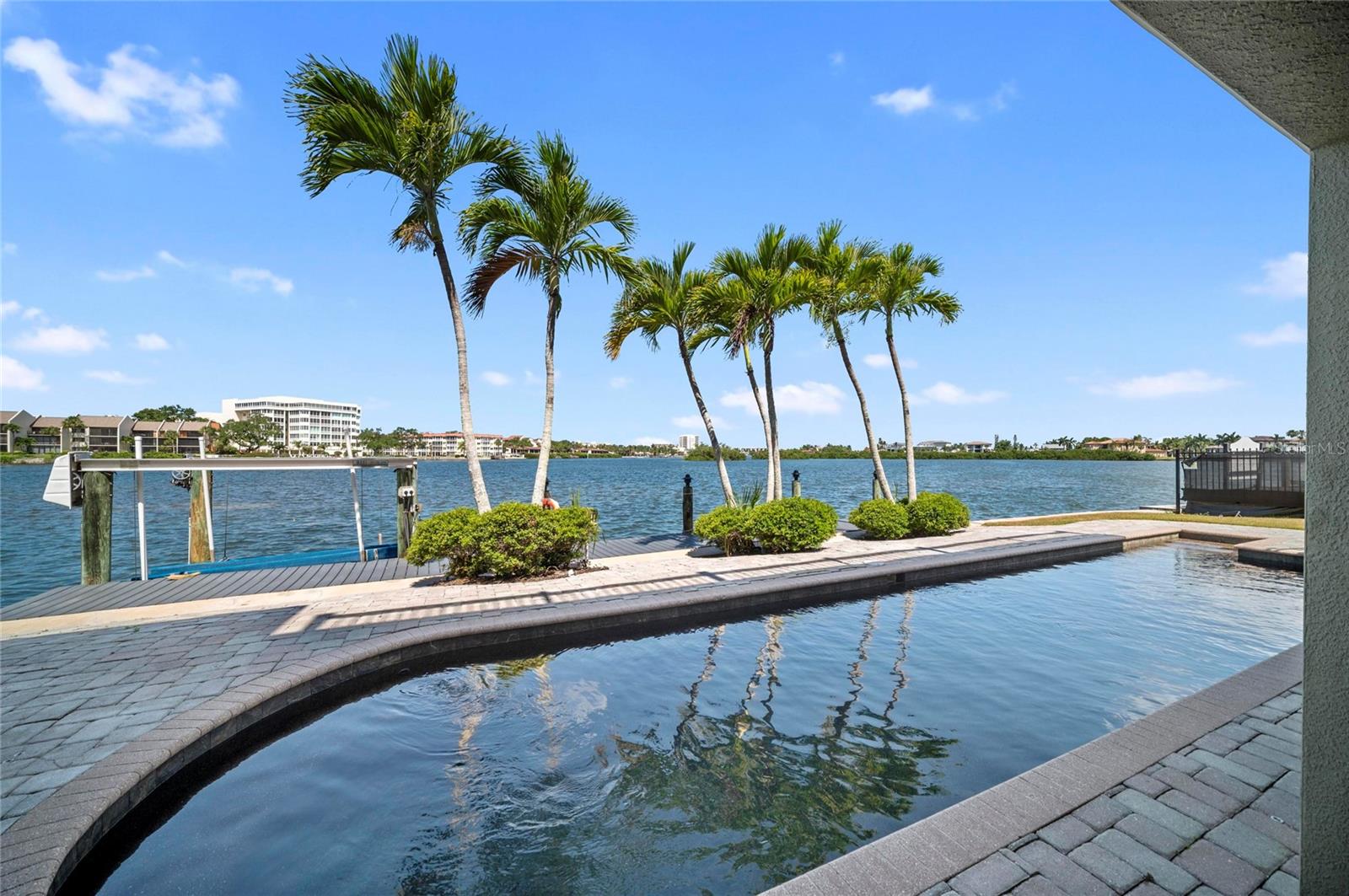 PINE SHORES ESTATE 7TH SEC - Residential