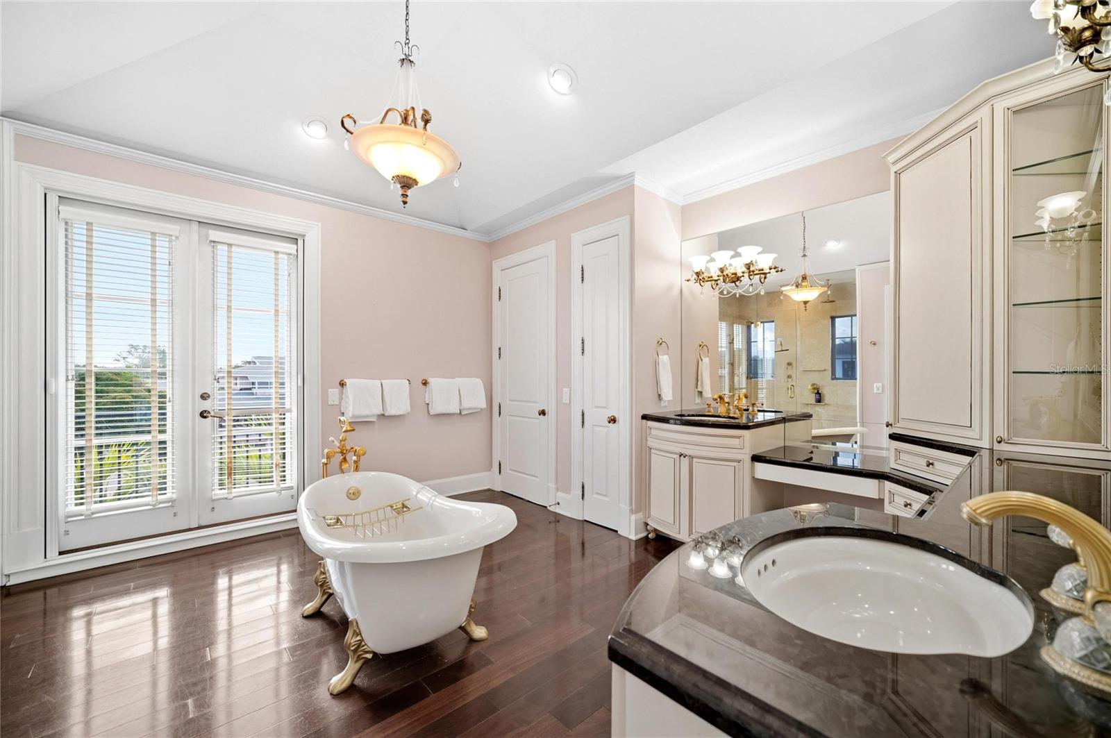 PINE SHORES ESTATE 7TH SEC - Residential