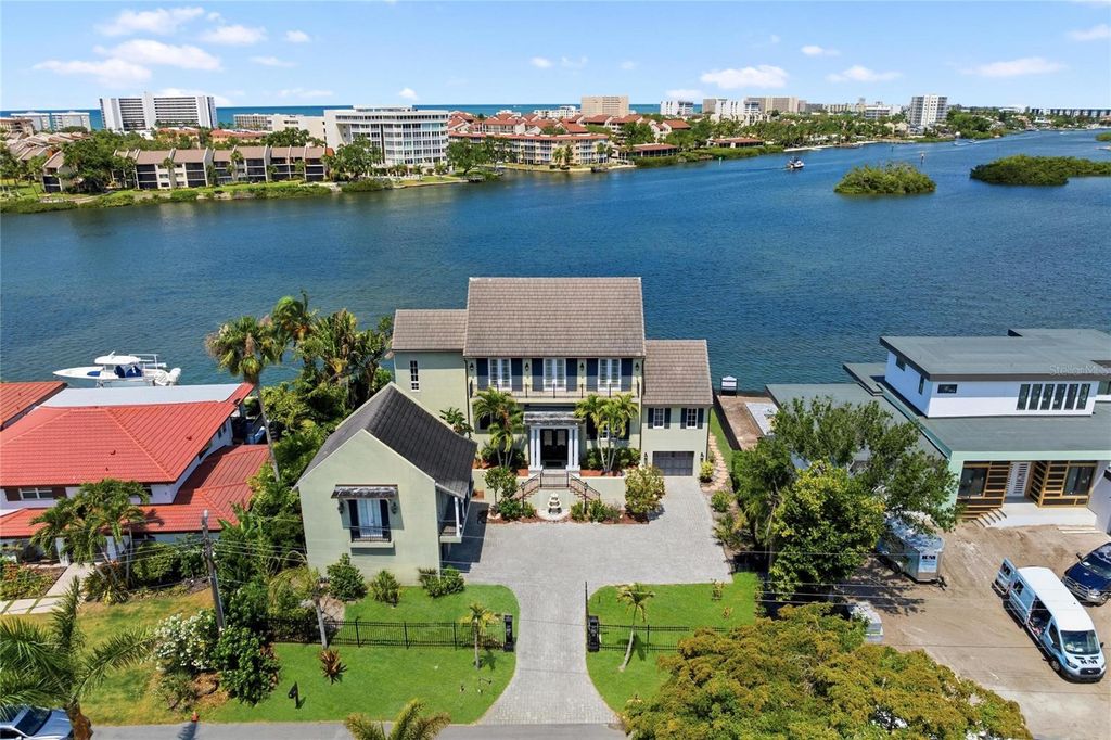 Photo of 6438 Hollywood Boulevard, Sarasota, FL 34231 (MLS # A4693913)