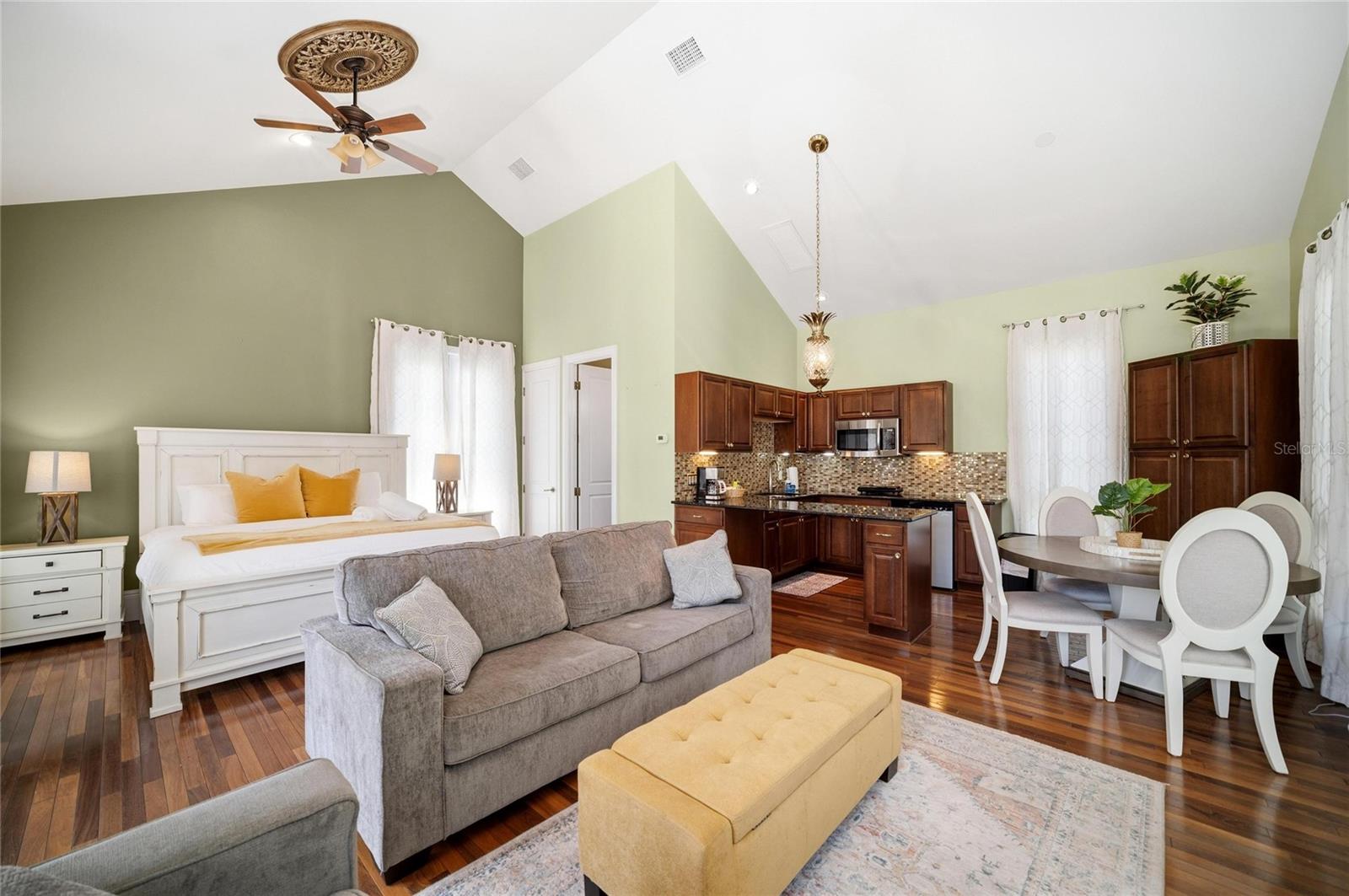 PINE SHORES ESTATE 7TH SEC - Residential