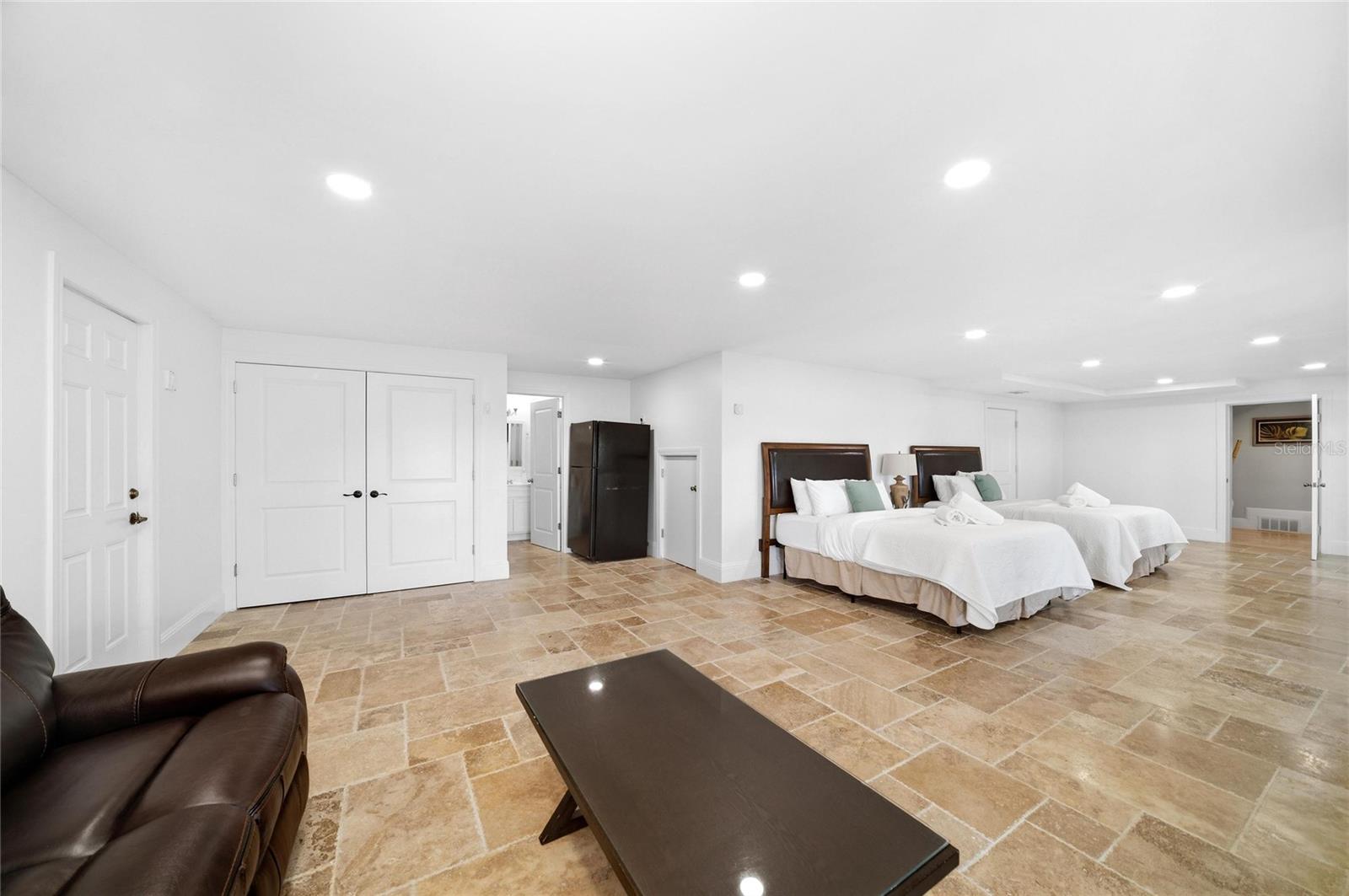 PINE SHORES ESTATE 7TH SEC - Residential