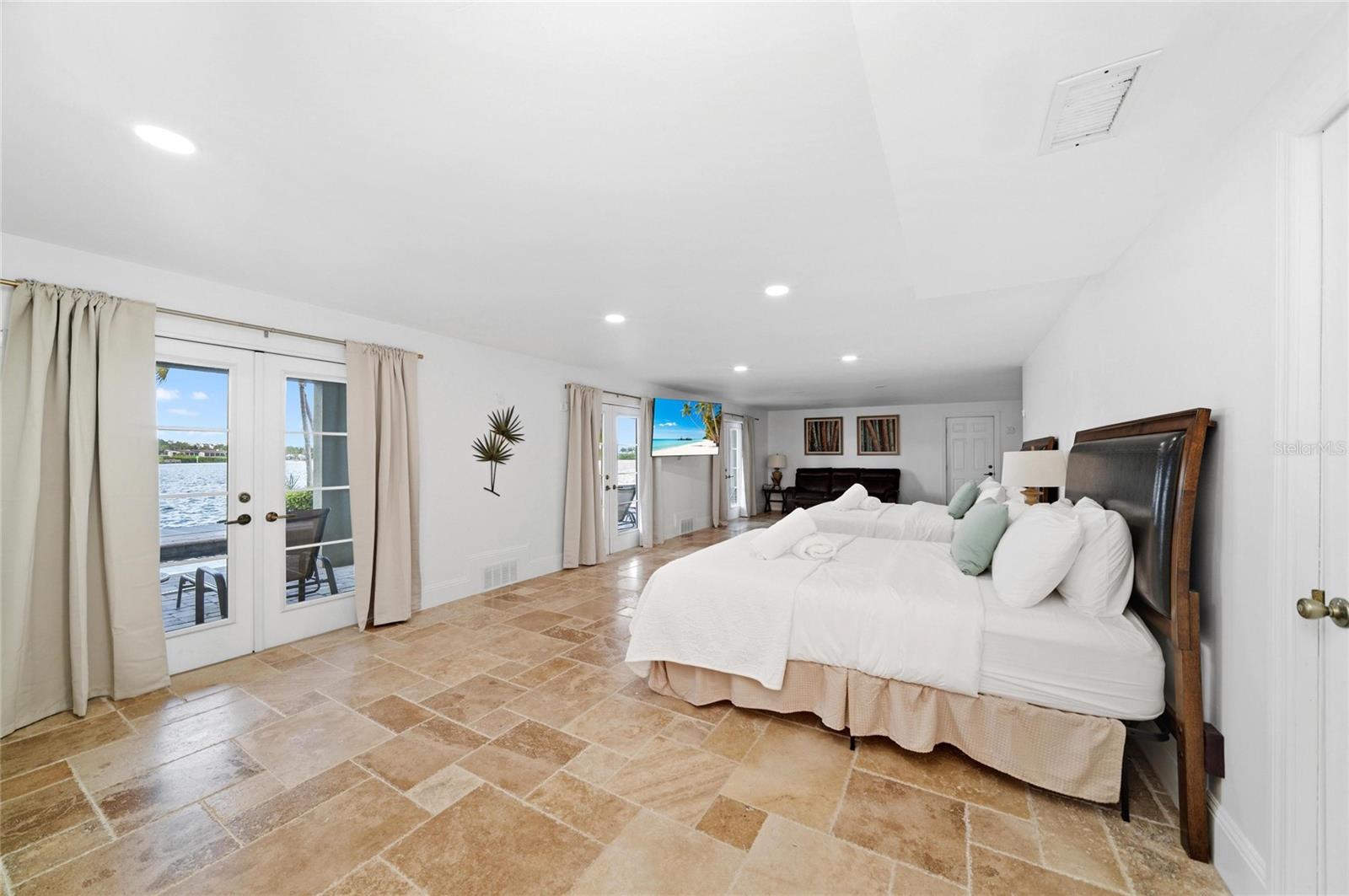 PINE SHORES ESTATE 7TH SEC - Residential