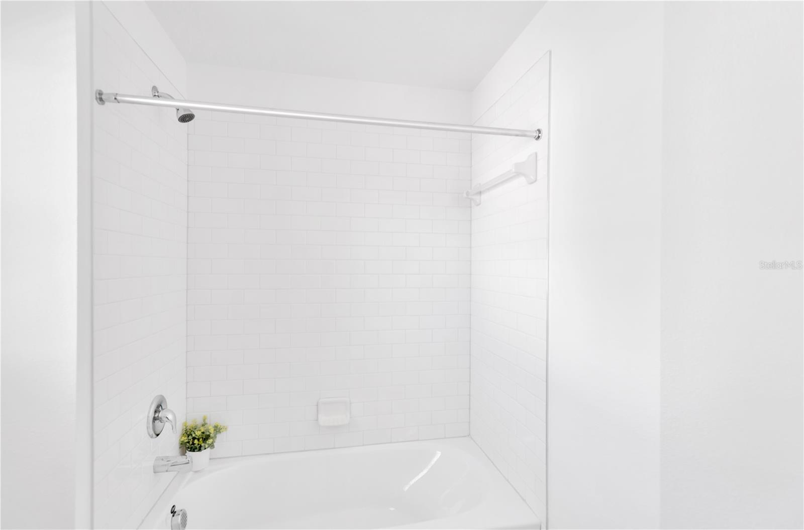 LITTLE LAKE THOMAS - Residential Lease