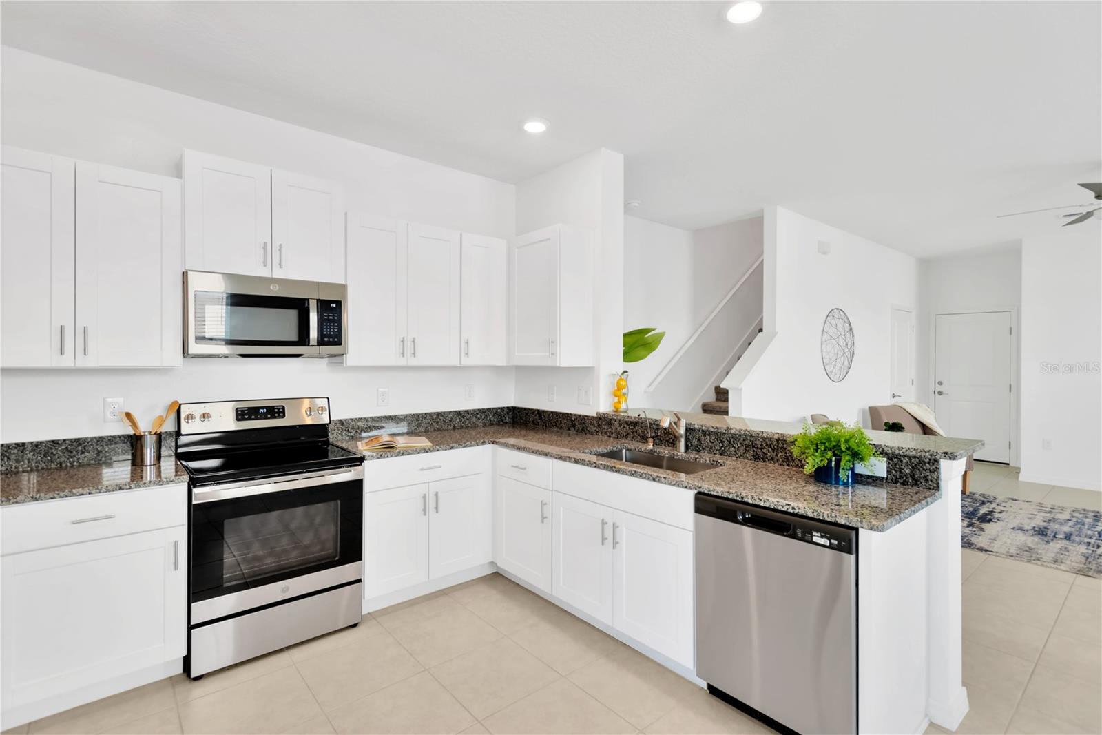 LITTLE LAKE THOMAS - Residential Lease