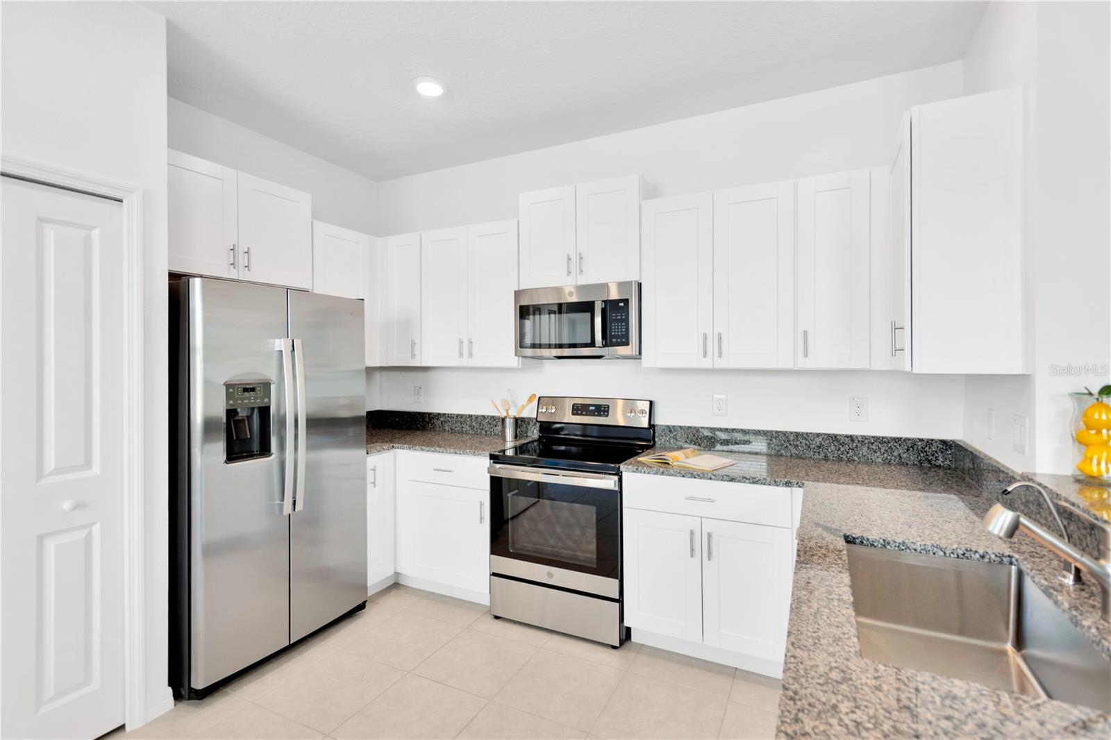 LITTLE LAKE THOMAS - Residential Lease