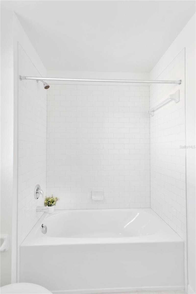 LITTLE LAKE THOMAS - Residential Lease