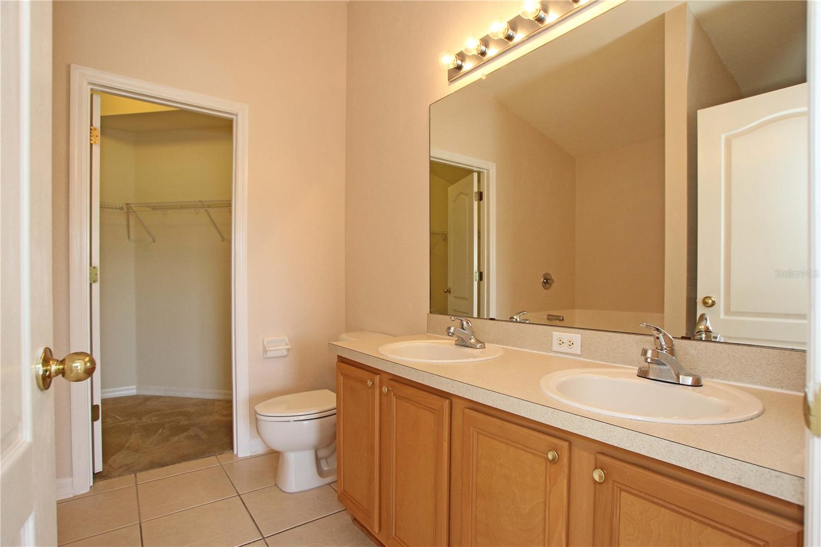 TWIN LAKES AT CHRISTINA - Residential