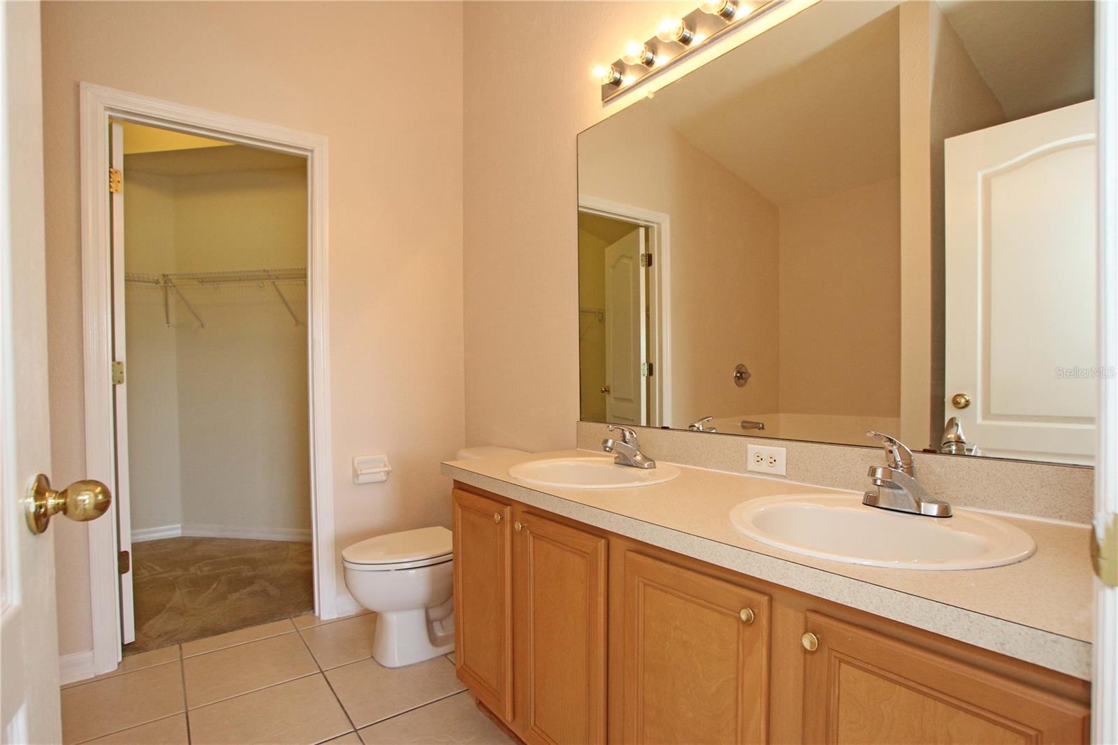 TWIN LAKES AT CHRISTINA - Residential