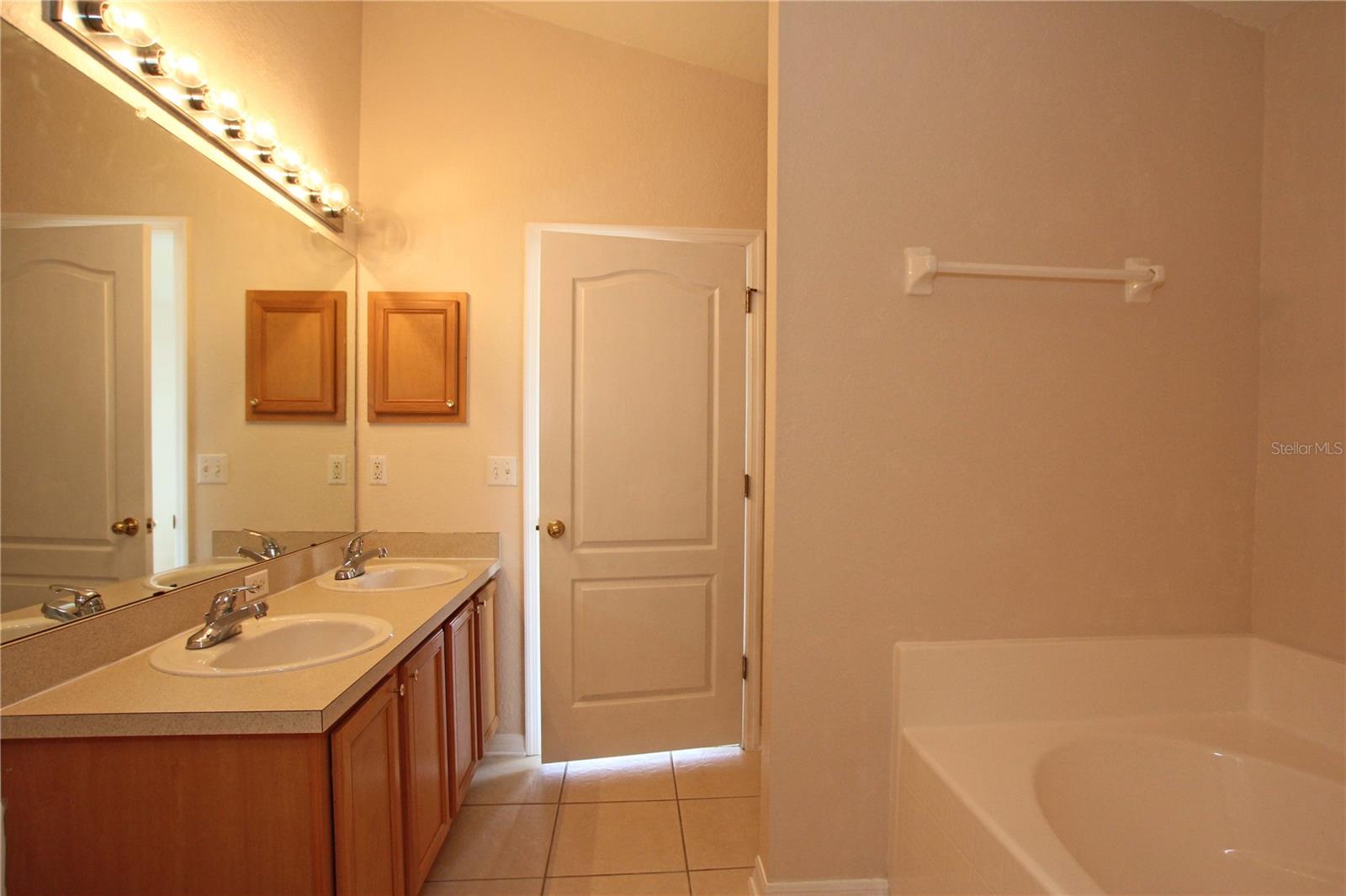 TWIN LAKES AT CHRISTINA - Residential