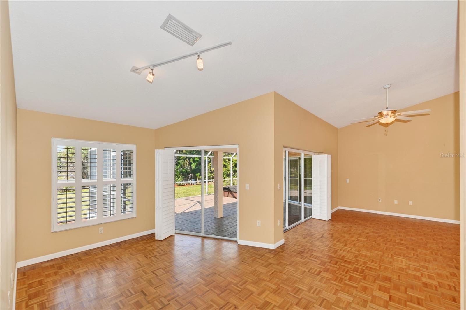 LAKEWOOD - Residential