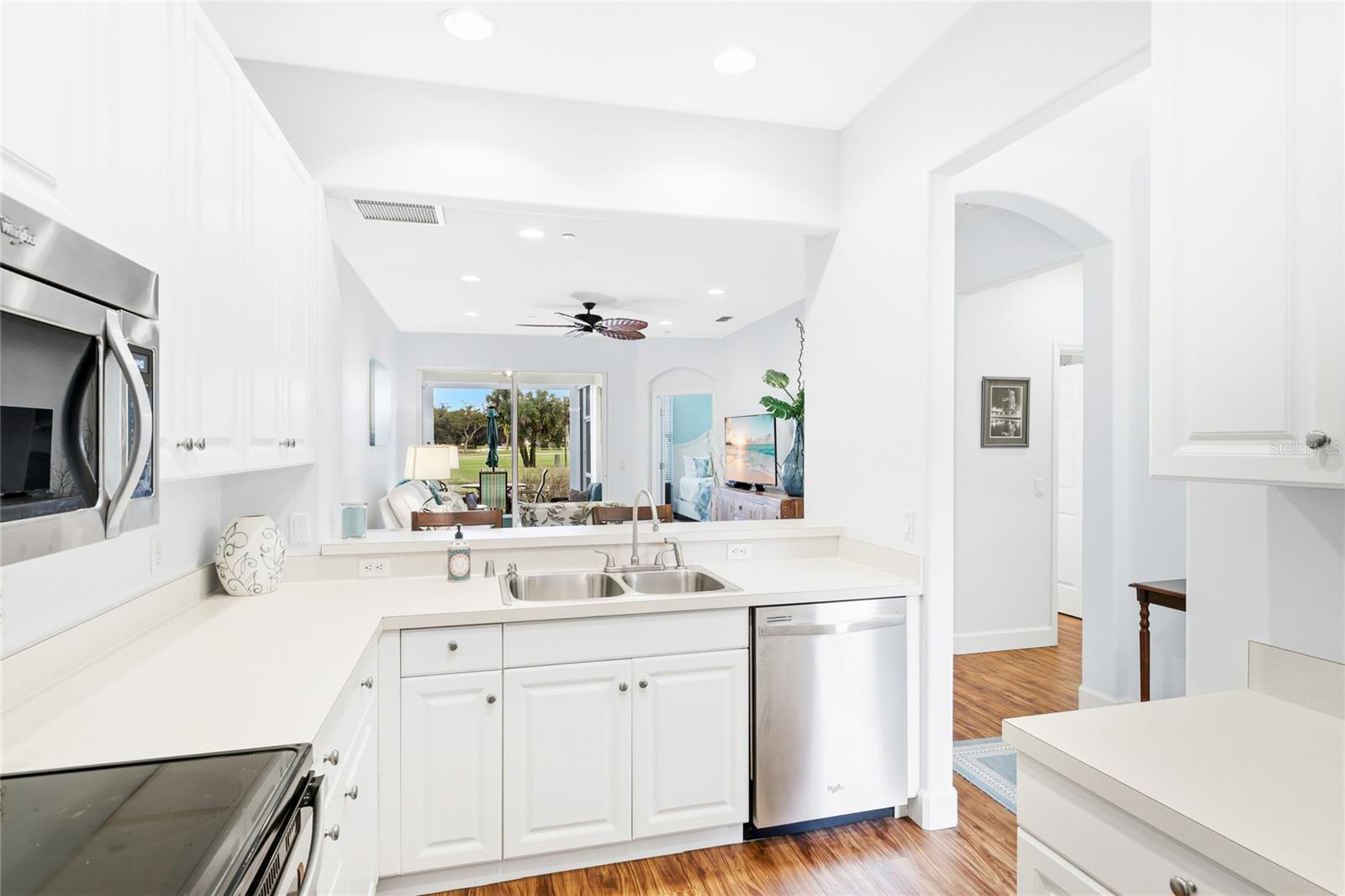 PELICAN POINTE GOLF & COUNTRY CLUB - Residential