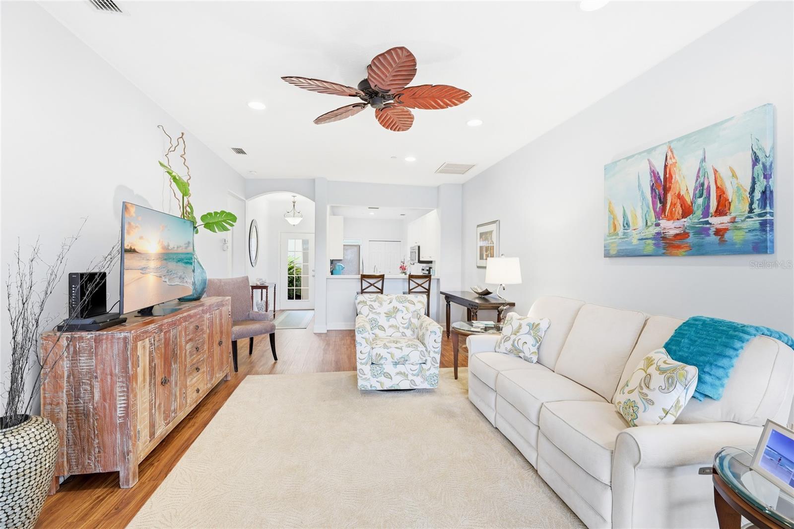 PELICAN POINTE GOLF & COUNTRY CLUB - Residential