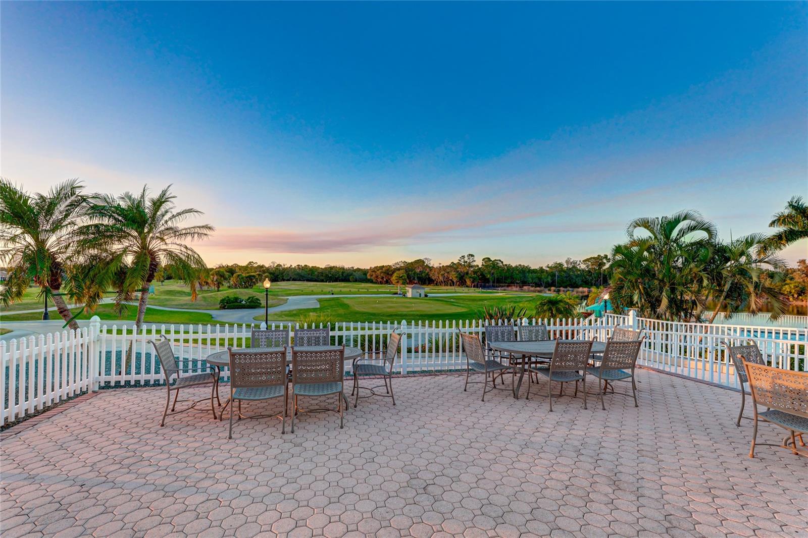 PELICAN POINTE GOLF & COUNTRY CLUB - Residential